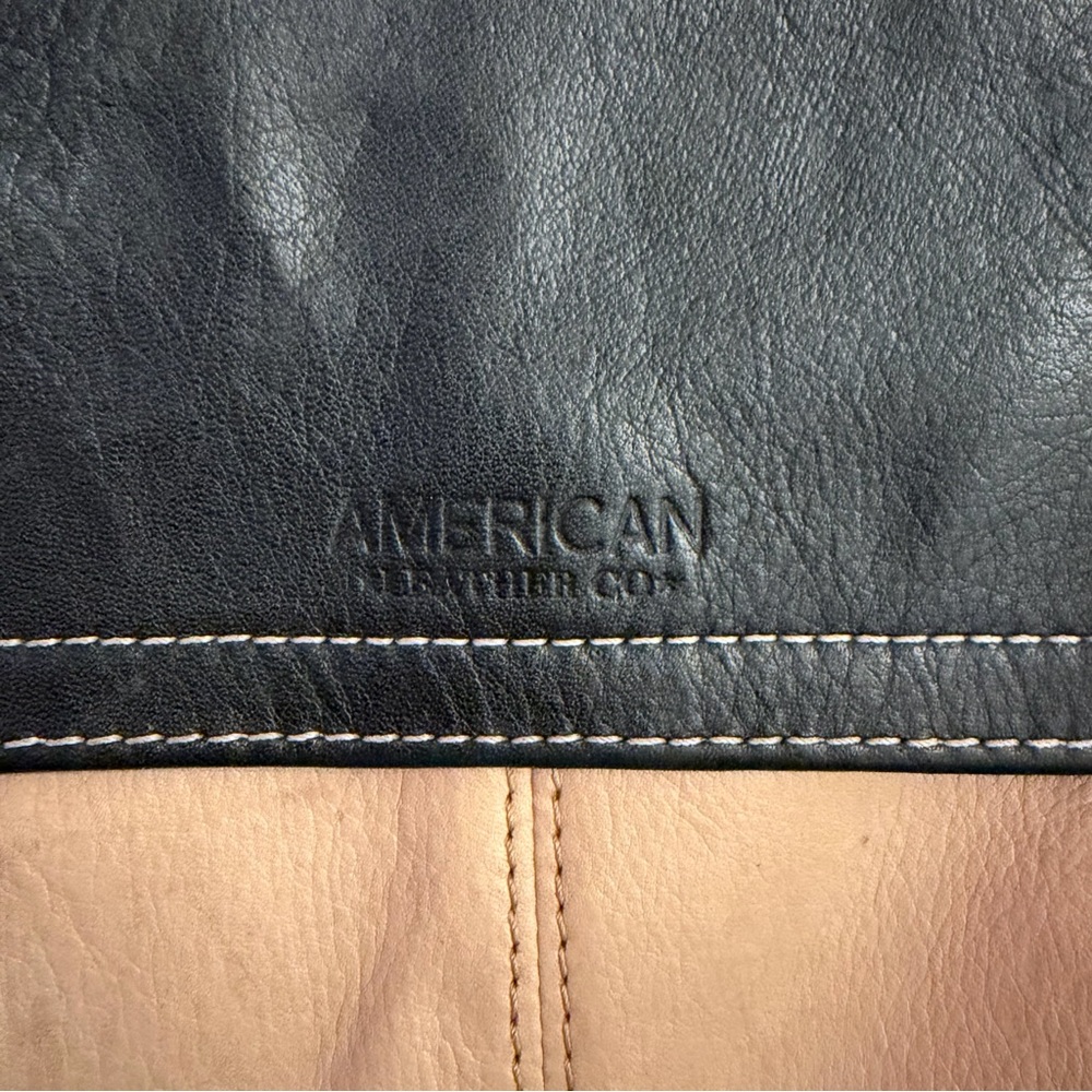 AMERICAN LEATHER CO.
Kansas Colorblock Crossbody Leather Bag - Picture 4 of 8